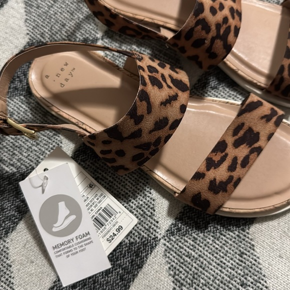 Sandals - Picture 2 of 5